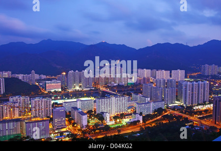 Apartments in Hongkong bei Nacht Stockfoto