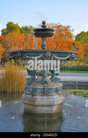 Brunnen im Wiener Volksgarten an der Ringstraße Stockfoto