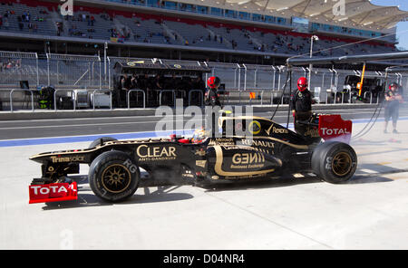 Französische Fahrer Romain Grosjean Köpfe aus den Gruben im Training für die F1 USA Grand Prix Circuit of the Americas Stockfoto