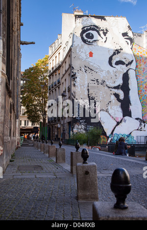 Jeff's Aerosol Auftragsarbeiten der Graffiti Kunst auf der Seite von einem Gebäude neben dem Centre Pompidou, Paris, Frankreich Stockfoto