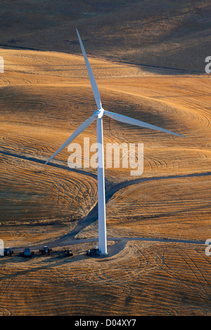Luftaufnahme von Windkraftanlagen in Montezuma Hills des Sacramento River Delta, Nord-Kalifornien. Stockfoto