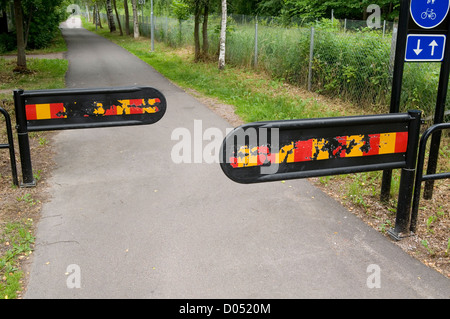 Radweg Zyklus Weg Wege Cyclelane Cyclelanes Rennradfahrer Spur Bahnen Radwegen Cycleway Radweg Routen Fahrrad Fahrräder infrast Stockfoto