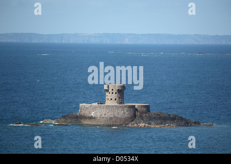 Zweiten Weltkrieg Pillenbox auf Felsvorsprung auf Süd-West-Spitze der Jersey Küste in der Nähe von St Brelades gebaut Stockfoto