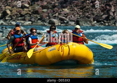 Familien und Kinder-rafting auf den Middle Fork des Flathead River, Montana Stockfoto