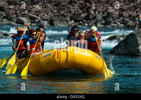 Familien und Kinder-rafting auf den Middle Fork des Flathead River, Montana Stockfoto