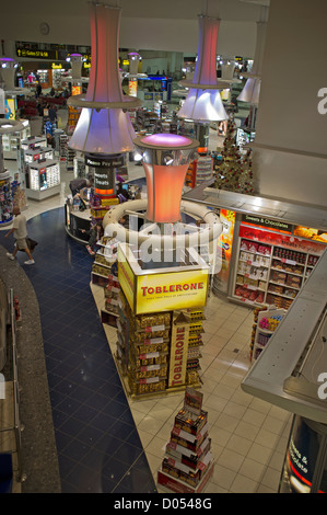 Duty Free Shopping Bereich am Gatwick London Flughafen England UK Nord-Terminal Stockfoto