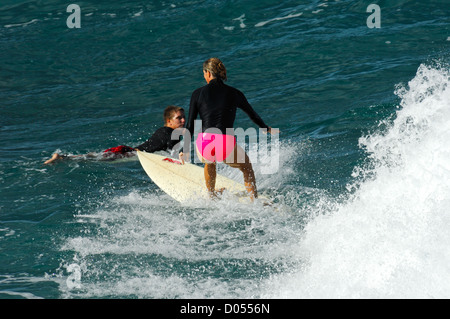 Mädchen an der Honolua Bay Maui Hawaii Surfen Stockfoto