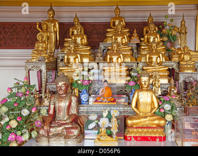 Heilige Buddha-Statuen im traditionellen thai-Tempel Stockfoto