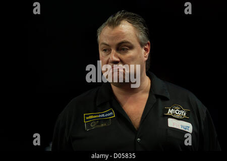 17.11.2012 Wolverhampton, England.  Ein besorgt John Part während der William Hill Grand Slam of Darts aus Wolverhampton Civic Hall. Bildnachweis: Aktion Plus Sportbilder / Alamy Live News Stockfoto