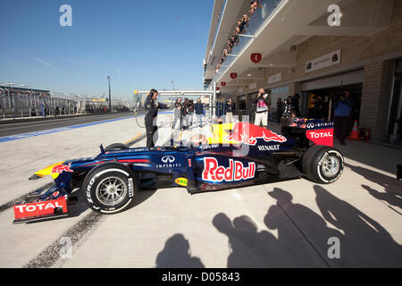 Deutschen Fahrer Sebastian Vettel Köpfe für Praxis für Formel 1 United States Grand Prix Circuit of the Americas Stockfoto