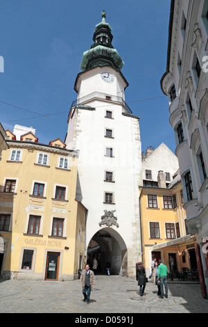 Michaelertor (Michaelertor), das einzige erhaltene Tor der mittelalterlichen Befestigungsanlagen von Bratislava, Slowakei. Stockfoto