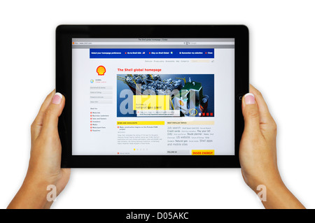 iPad-Bildschirm zeigt Shell Global website Stockfoto