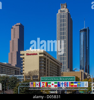 International Boulevard in der Nähe von Centennial Olympic Park umbenannt wurde Andrew Young International Boulevard, zu Ehren von seinem einbeziehen Stockfoto