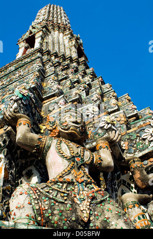 Architektonisches Detail am Prang von Wat Arun, Bangkok, Thailand | Architektur Detail bin Wat Arun, Bangkok, Thailand Stockfoto