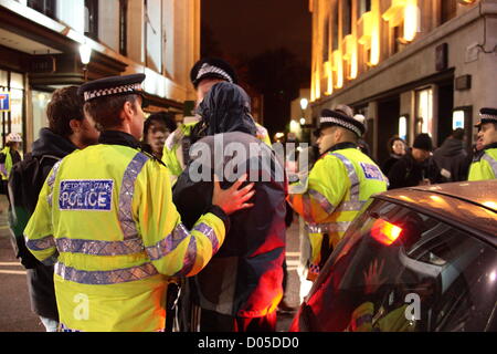 Samstag, 17. November 2012, israelische Botschaft in London zu protestieren. Rund 1200 Personen einen Protest in der Nähe der israelischen Botschaft in London zur Unterstützung der Palästinenser als Luftangriff im Gazastreifen weiter. Stockfoto