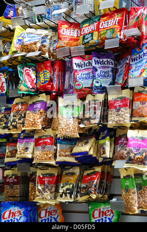 Candy und Imbiss-Kiosk in New York Stockfoto