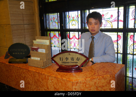 Shanghai China, Chinese Dianchi Road, Huangpu District, Manhattan Bund Business, Hotel, Lobby, asiatischer Mann, Männer, Erwachsene, Concierge, Service, Gepäck, Sui Stockfoto