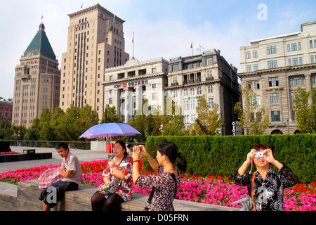 Shanghai China, Asien, Chinesisch, Orient, Huangpu, Bund, Zhongshan Road, Nationale Tag Goldene Woche, Asiaten, Erwachsene Erwachsene Erwachsene Frau Frauen Dame, Kamera, graben Stockfoto