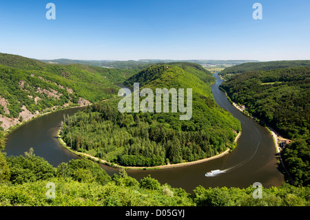 Ausflugsschiff Segeln auf die Saarschleife, Schleife des Flusses Saar bei Mettlach, Saarland, Deutschland Stockfoto