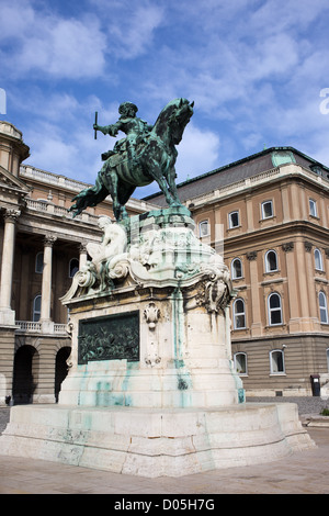 Ein Reiterstandbild von Prinz Eugene des Wirsings von 1897 am Budaer Burg in Budapest, Ungarn. Stockfoto