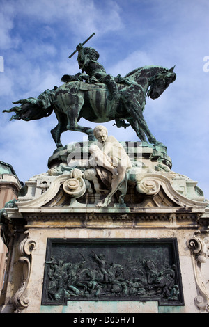 Statue von Prinz Eugene des Wirsings von 1897 und Relief, das erinnert an die Schlacht von Zenta 1697, Budapest, Ungarn. Stockfoto