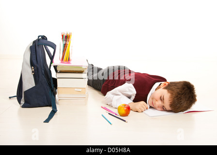 Müde Schüler junge schlief während der Hausaufgaben Stockfoto