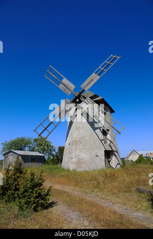 Alte Windmühle auf der schwedischen Insel Fårö, sehr nah an und Nord-östlich von Gotland in der Ostsee, Schweden Stockfoto