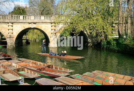 Bootfahren auf dem Fluss Cherwell Oxford Oxfordshire England UK Stockfoto