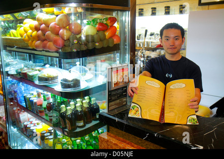 Shanghai China, Chinese Dianchi Road, Huangpu District, Manhattan Bund Business, Hotel, Lobby, asiatischer Mann, Männer, Erwachsene Erwachsene, Angestellte, Angestellte, Angestellte, Angestellte, Angestellte, Angestellte, Angestellte, Angestellte, Angestellte, Angestellte, Angestellte, Angestellte, Angestellte, Angestellte, Angestellte, Angestellte, Angestellte Stockfoto