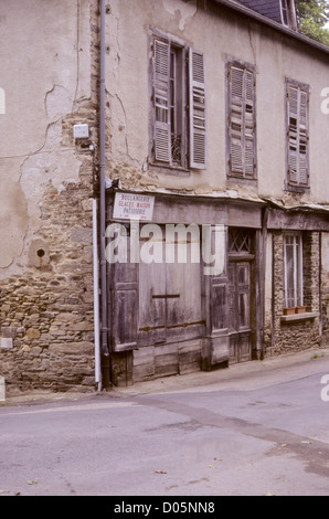 Tarn, Juli 2002, Diigital Folie Konvertierungen Segur-Le-Chateau, Auveezere River Plus Belle Village, Frankreich Stockfoto