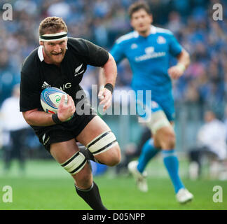 Samstag, 17. November 2012. Olympiastadion Rom. Italien. International Rugby Testspiel Italien V. Neuseeland.  -New Zealand Kapitän Kieran Read punktet beim ersten Versuch für die All Blacks in der 24. Minute. Stockfoto