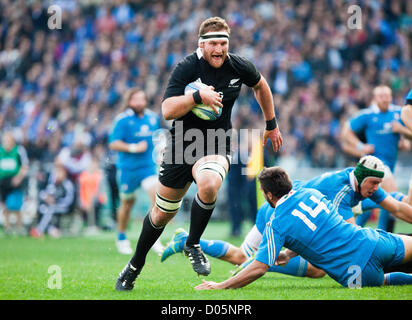 Samstag, 17. November 2012. Olympiastadion Rom. Italien. International Rugby Testspiel Italien V. Neuseeland.  -New Zealand Kapitän Kieran Read punktet beim ersten Versuch für die All Blacks in der 24. Minute. Stockfoto