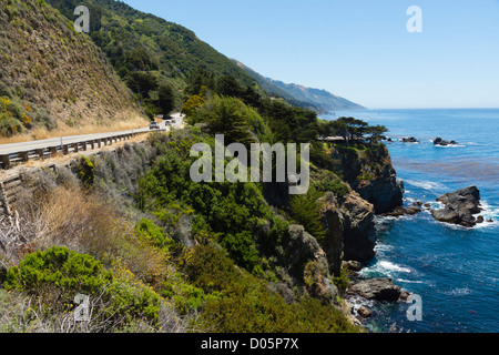 Kalifornien 2012 - das Cabrillo Highway Route 1 Pacific Ocean Drive. Big Sur-Nationalpark-Gebiet. Südlich von McWay Creek. Stockfoto