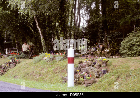 Tarn, Juli 2002, Diigital Folie Konvertierungen Segur-Le-Chateau, Auveezere River Plus Belle Village, Frankreich Stockfoto