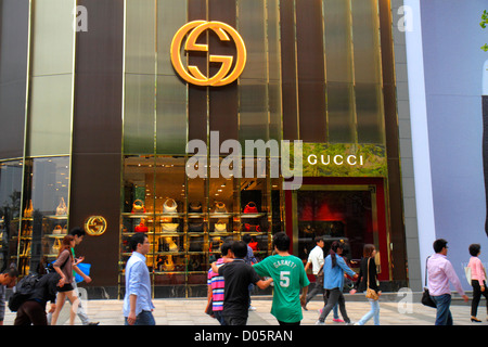 Shanghai China, Jing'an District, Nanjing Road West, Shopping Shopper Shopper Shop Shops Markt Märkte Markt Kauf Verkauf, Einzelhandel Geschäfte b Stockfoto