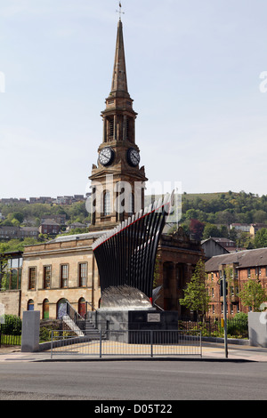 Nautische Metallskulptur Endeavour eines Schiffsbogens von Malcolm Robertson, die die Schiffsgeschichte von Port Glasgow in Schottland, Großbritannien, darstellt Stockfoto