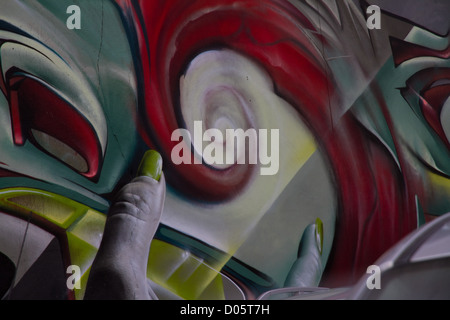 Detail von Graffiti von einer Frauenhand mit Grün lackierten Fingernägeln über einem Autohändler in Bristol Stockfoto