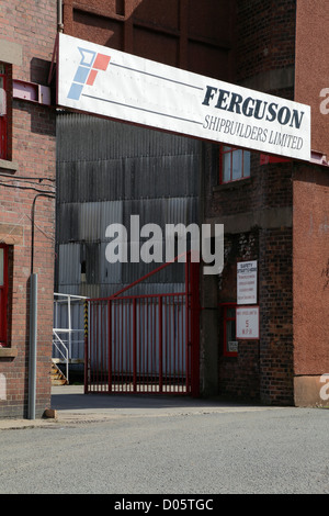 Eingangstor zur ehemaligen Ferguson-Werft, Castle Road, Port Glasgow, Schottland, Großbritannien Stockfoto