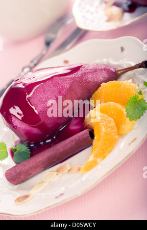 Abschaltung eines Tellers mit Birne Dessert hautnah Stockfoto