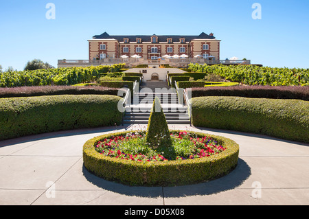 Schöne Aussicht auf die Domaine Carneros Kellerei und Weingut in Napa Valley. Stockfoto