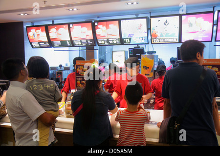 Shanghai China, Huangpu District, Yuyuan Garden, Fuyou Road, McDonald's, Burger, Hamburger, Fast Food, Restaurants, Restaurants, Restaurants, Café, Theke, Menü, Bestellung Stockfoto