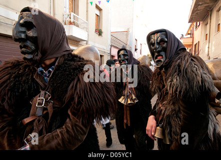 Mamuthones sardischen Maske zu Karneval Mamoiada, Sardinien, Italien Stockfoto