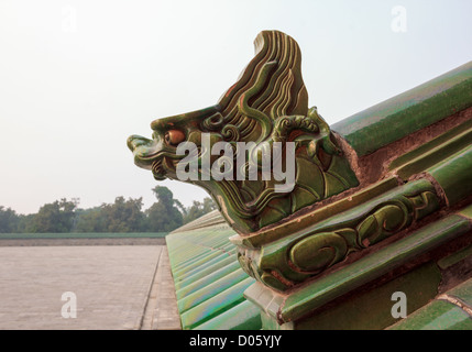 Drachen Ornament an Wand im Tiantan Gong Yuan, Peking, China Stockfoto