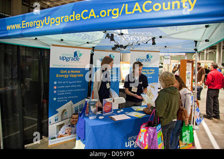 Los Angeles, Kalifornien, USA. 17. November 2012. Los Angeles-Green-Festival fand am 17. November 2012 im LA Convention Center statt.  Das Festival wurden hunderte Aussteller und Gemeinschaft Umweltschutzorganisationen, Dutzende von Lautsprechern, Demonstrationen am Selbermachen Seminare und viele Aktivitäten für Kinder und Erwachsene gleichermaßen. Los Angeles, Kalifornien, USA Stockfoto