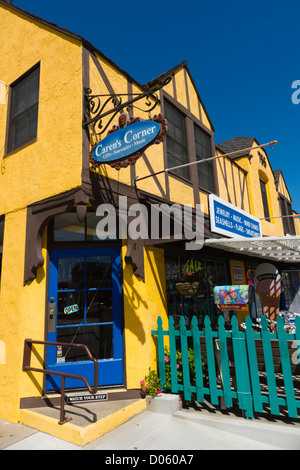 Kleine Stadt von Cambria am Highway 1, San Luis Obispo County, Kalifornien. Souvenir-Shop. Stockfoto