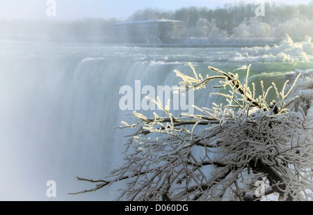 Spektakulären Niagara Falls mit Eis und Schnee im winter Stockfoto