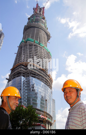 Shanghai China, chinesisches Pudong Lujiazui Finanzviertel, Yincheng Middle Road, Shanghai Tower, unter neuem Baustellenbauer, asiatischer Mann Stockfoto