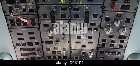 Ein Overhead Control Panel in eine alte und kleinere kommerzielle Flugzeug Stockfoto