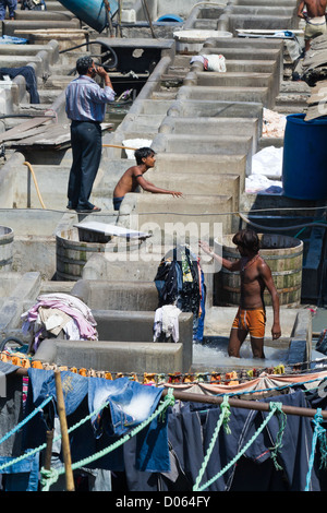 Stone Wash Stifte in der offenen Luft Wäsche Dhobi Ghat in Mumbai, Indien Stockfoto