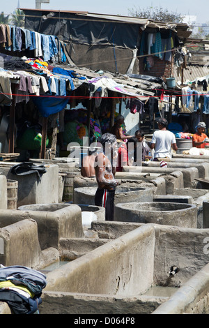 Stone Wash Stifte im freien Luft Wäsche Dhobi Ghat in Mumbai, Indien Stockfoto